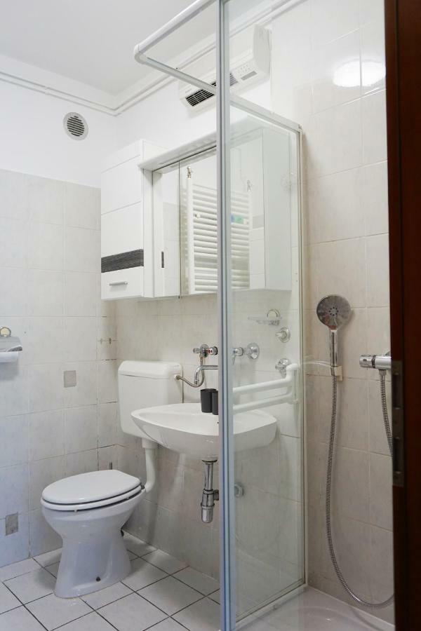 Appartamento Apartmaji Ela 1 Izola Esterno foto